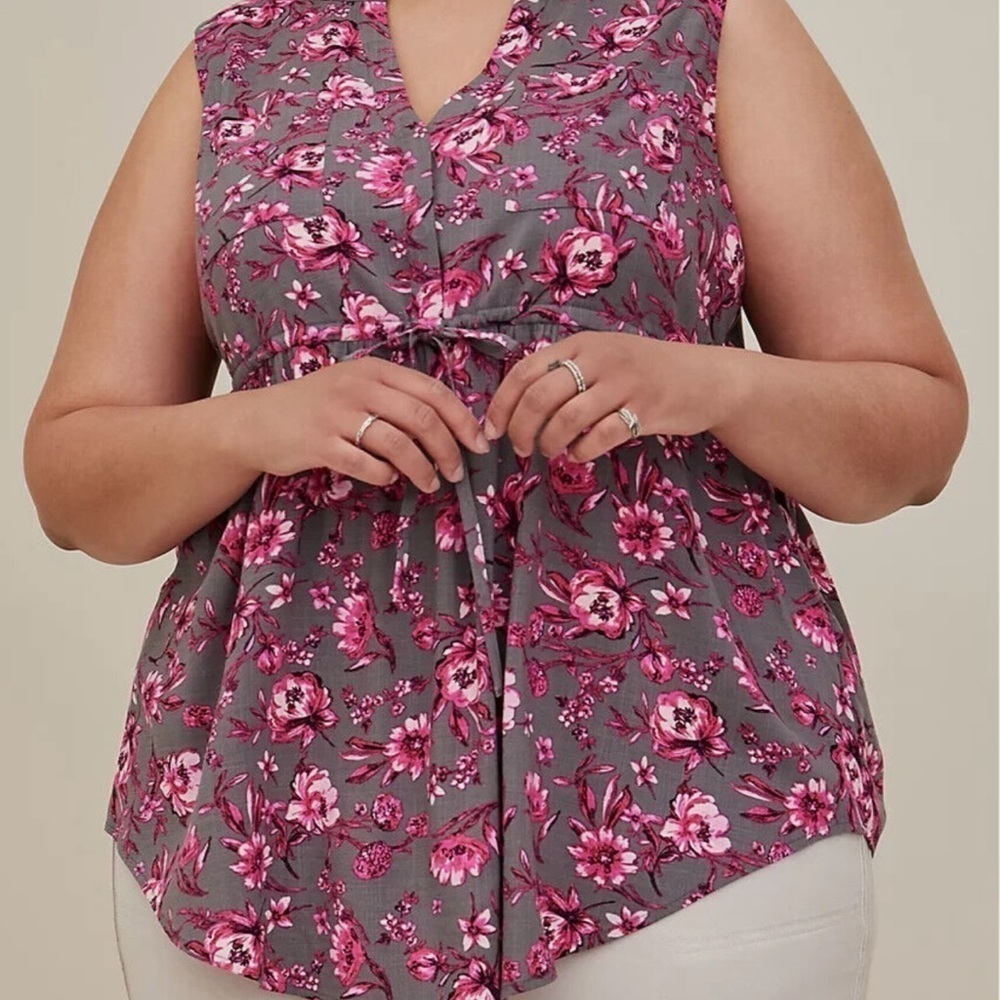 Torrid Rayon Emma Babydoll Tie Waist
Tunic Top Floral Grey Pink Size 6